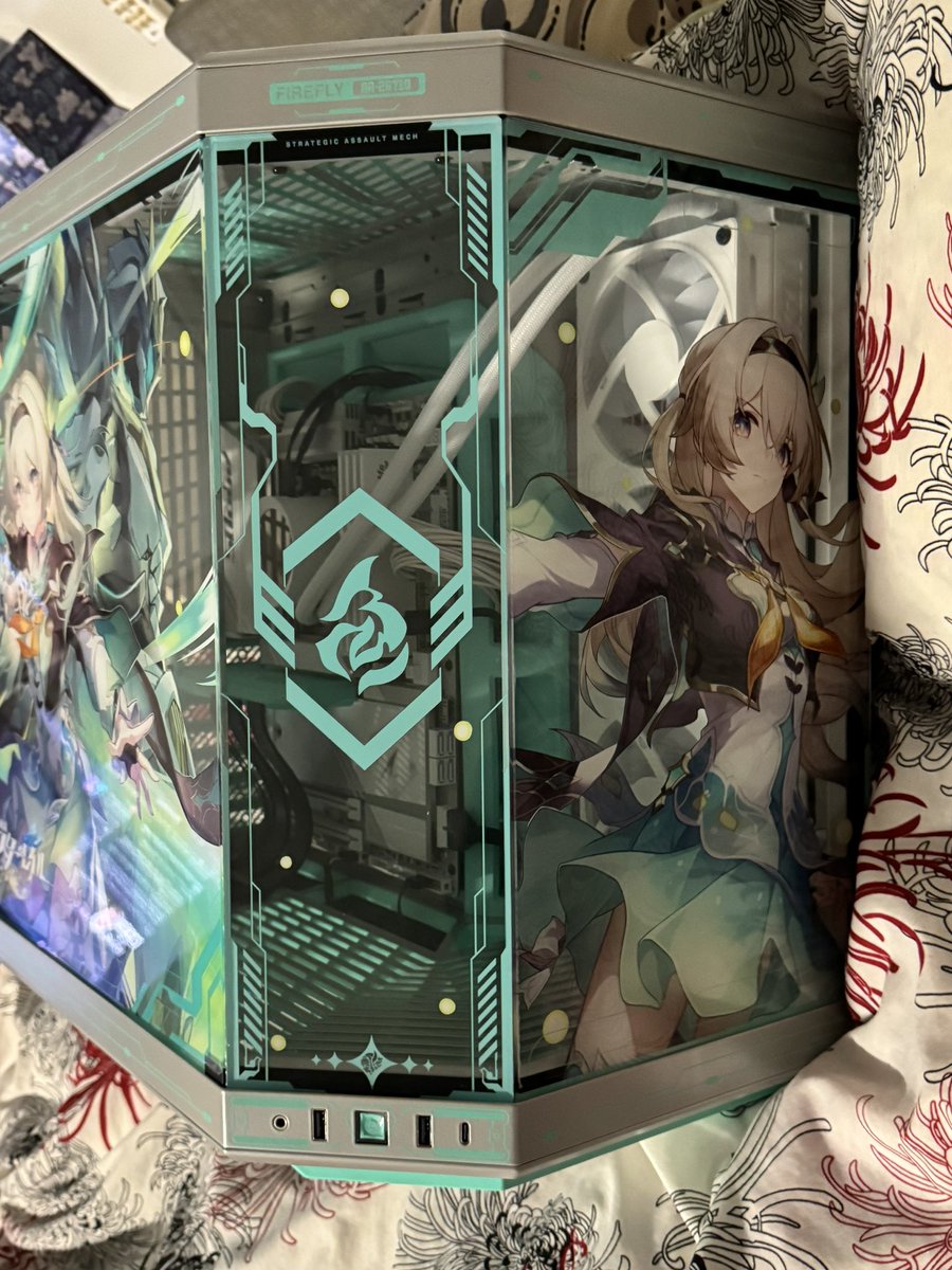 HayEnju's tweet photo. You vs. the PC she tells you not to worry about https://t.co/nik8B1ukzU