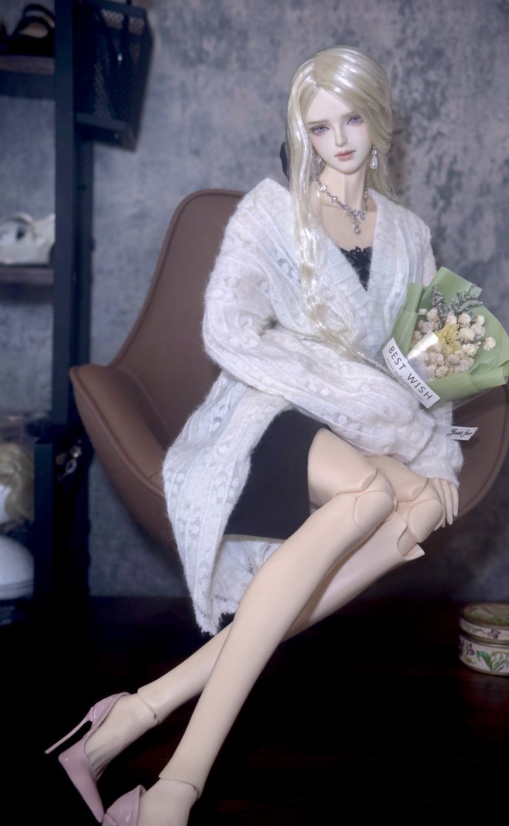 m875_moon's tweet photo. バッグ来ないので、粉色麻袋pinkbagさんのシェルチェア先にプレゼント🥰
今回のver.3は78の子も座れて高さ調整可とのことなので、ダンテさんも座れる〜〜✌︎('ω')✌︎

受注だったから二ヶ月後と思ってたけど、全額払ったらすぐ発送してくれたし店主さん優しかった🤎 https://t.co/HkTYjZmN21