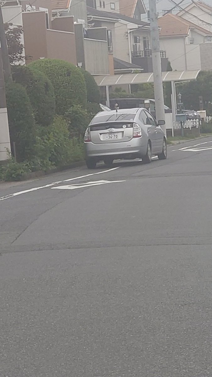 X_iwashi's tweet photo. 【不審情報】相模302 そ 36-70
対象: 不審車両
行動: 車に触る
場所: 東京都八王子市小宮付近から久保山町にかけて。

外人1人で周りをチラチラ見渡しながら110系マークIIを物色

付近の方はお気をつけて

#盗難アラート #不審情報 #盗難
#外人プリウス #車両盗難 https://t.co/GZ4IABtebw