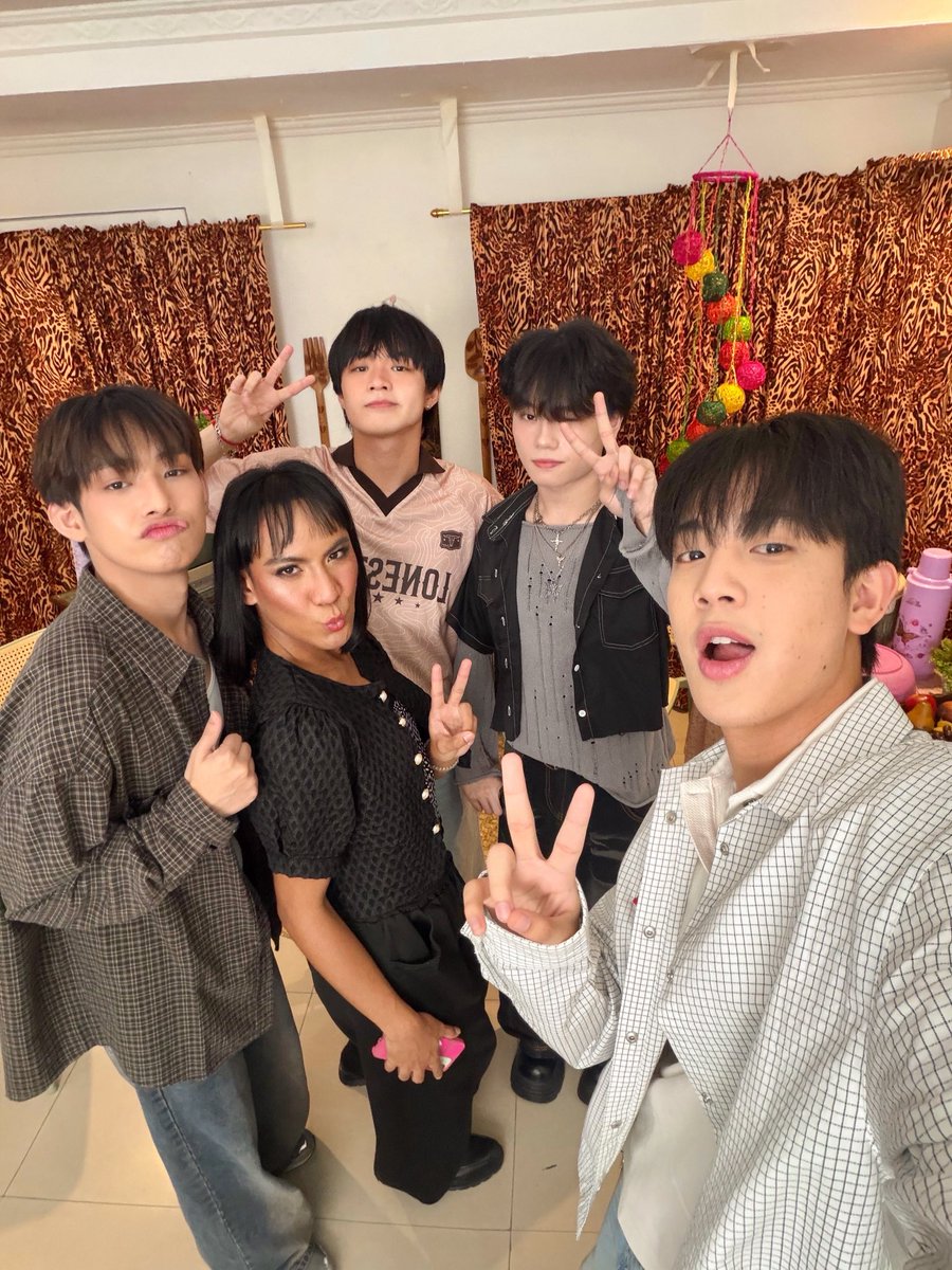 AJAAofc's tweet photo. #AJAA 📍 Toniyuh Stalks PODCAST🎙️

Thank you Toniyuh for having us on the latest episode of Toniyuh Stalks! We had such a great time sharing our stories and being part of this amazing podcast episode ⭐️

Watch the full interview here: 🔗 https://t.co/NCETwMWJeK

#AJAA #Toniyuh #ToniyuhStalks