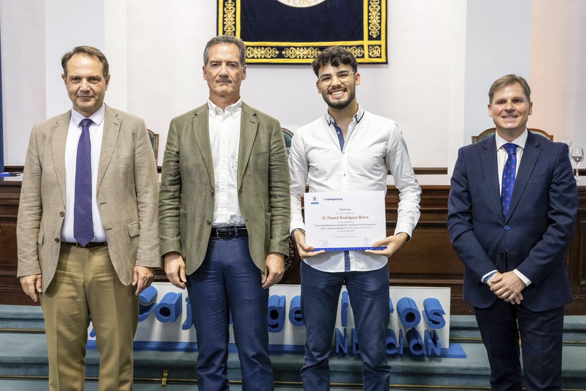 aeroespacialUPM's tweet photo. 🏆Daniel Rodríguez Bravo y Pedro Sanz Rodríguez, estudiantes del Grado en Ingeniería #Aeroespacial en la #ETSIAE, reconocidos en los Premios Fundación @CajaIngenieros–@La_UPM a la Excelencia Académica. ¡Enhorabuena!
📰https://t.co/OUMoEyX1CL
#somosUPM #TalentoETSIAE https://t.co/MX9BiQu76e