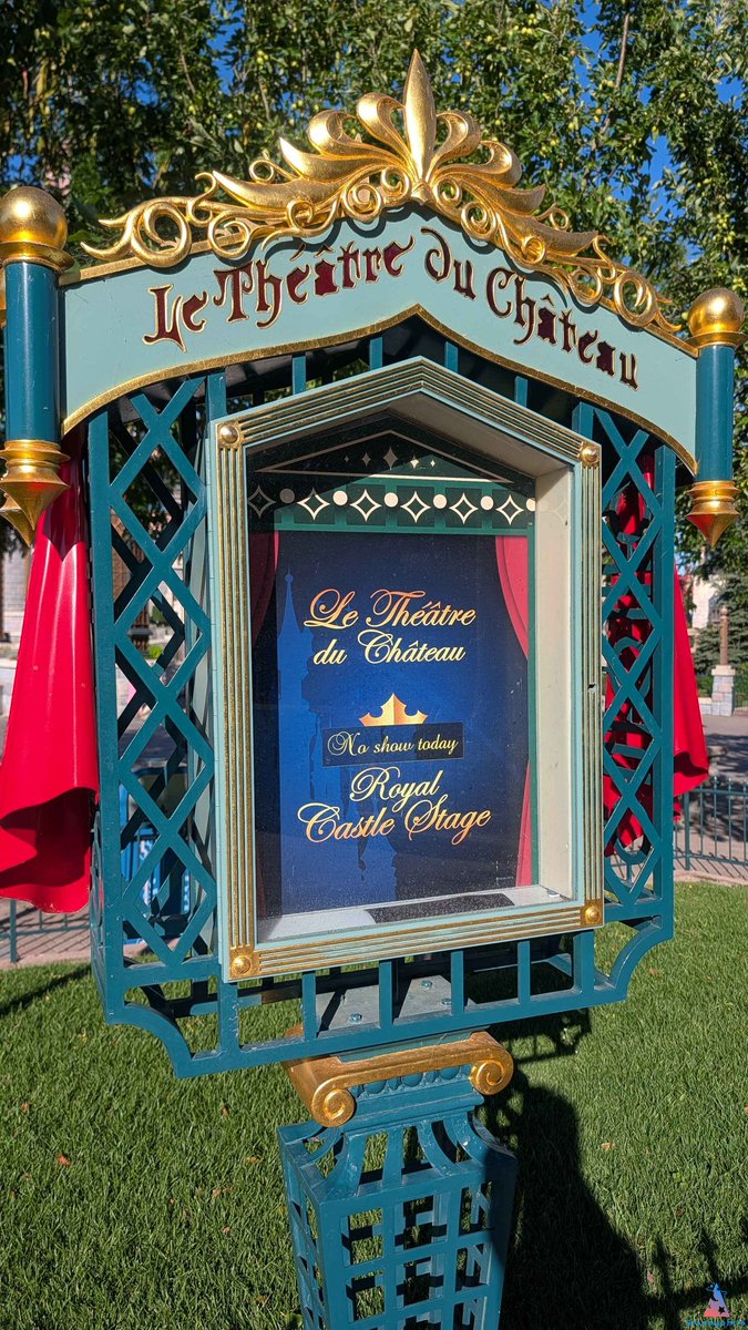 DisneyphileLIVE's tweet photo. 👑 Aujourd'hui démarre au Parc Disneyland le spectacle La Valse Royale de la Belle au Bois Dormant et pour les horaires, revenez plus tard... 😆 https://t.co/5ohz8DYhMU