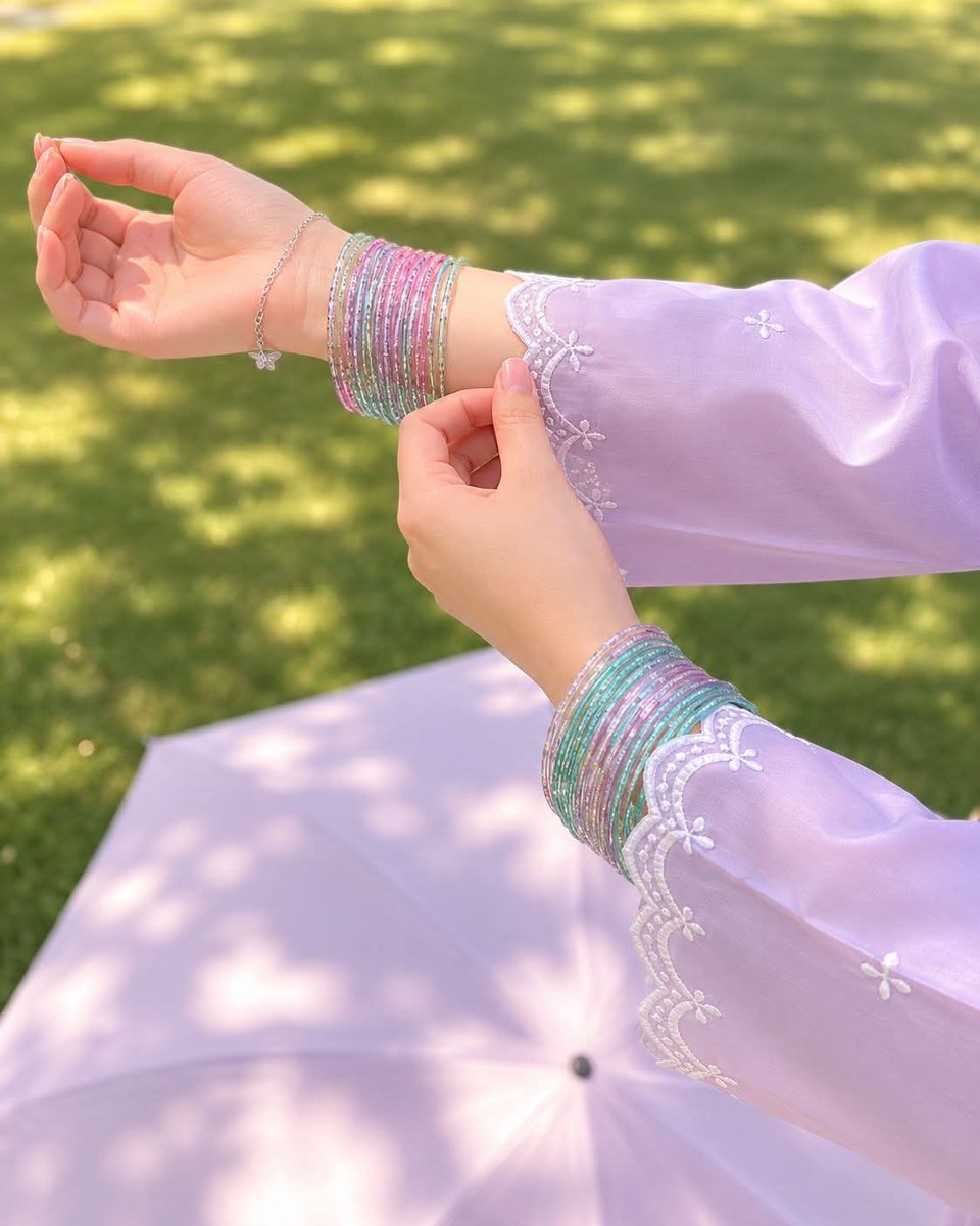 Wazirajalke's tweet photo. تیری بانہوں کی پناہ ملے تو سکون آ جائے، 🫂❤️
تیری پیشانی کی محبت دل کو چھو جائے۔ 🥺✨

یوں ہی ساتھ رہنا عمر بھر میرے ہمسفر، 🌹💞
تیرا قرب ملے تو ــــ ہر غم بھول جائے۔ ❤️🥀

#قومی_زبان https://t.co/APRloVQqgb