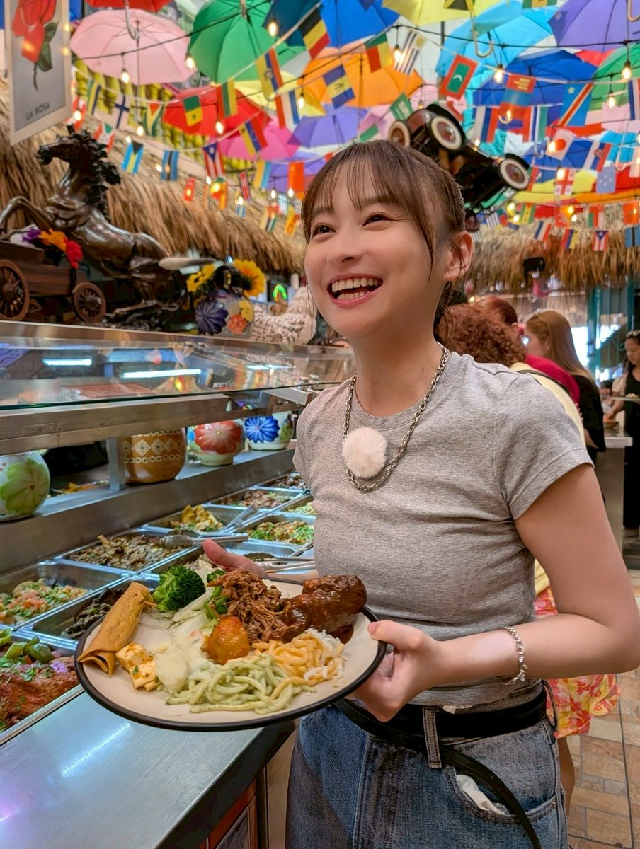 DAZN_JPN's tweet photo. ／
メキシコ旅の様子
まとめてみました📸
＼

👓バリオ・アンティグオのレトロな旧市街
🍽️お楽しみのローカルランチ
🇲🇽オビスパド展望台

📸 Google Pixel で撮影 https://t.co/QQK9AWQmNc