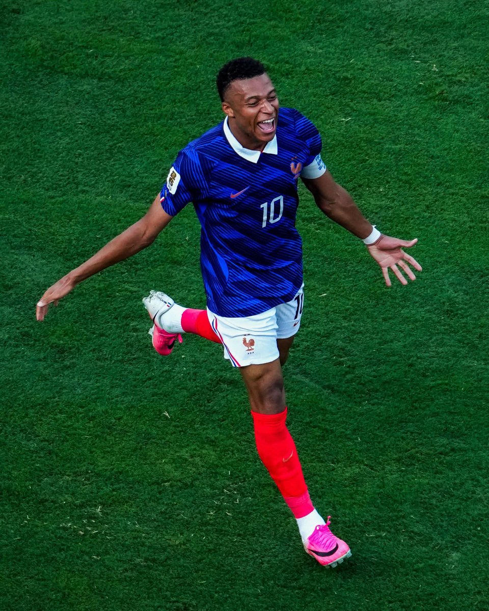 NaxRollinx's tweet photo. 18 goals in 18 World Cup games for Mbappe. 

INSANE 😱😱😱😱😱 https://t.co/k7GdvHNNcJ