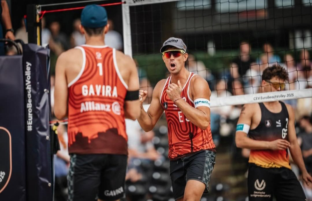 la_antorchita's tweet photo. 🏐🏖#VoleyPlaya Élite en Gstaad 🇨🇭

Qualy ♂️
✅ Adrián Gavira/Alejandro Huerta 🇪🇸 ganan 2-1 (21-14, 22-24, 15-13) 🆚 Nicolaidis/Carracher 🇦🇺

💪🏻 Los españoles lo tuvieron cerca en el 2° y supieron aguantar en el 3° para avanzar al cuadro principal! https://t.co/J111Lv1s3V