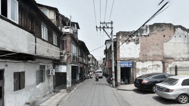 HeySeaFujian's tweet photo. Some cities tear down the old to build the new. Zhangzhou chose restoration.
Its thousand-year-old ancient town, with red-brick arcades and swallow-tailed roofs, was carefully restored. Now it’s a living museum and vibrant cultural hub.

#CPC105 #Fujian #Zhangzhou https://t.co/9fOW1OhtDG