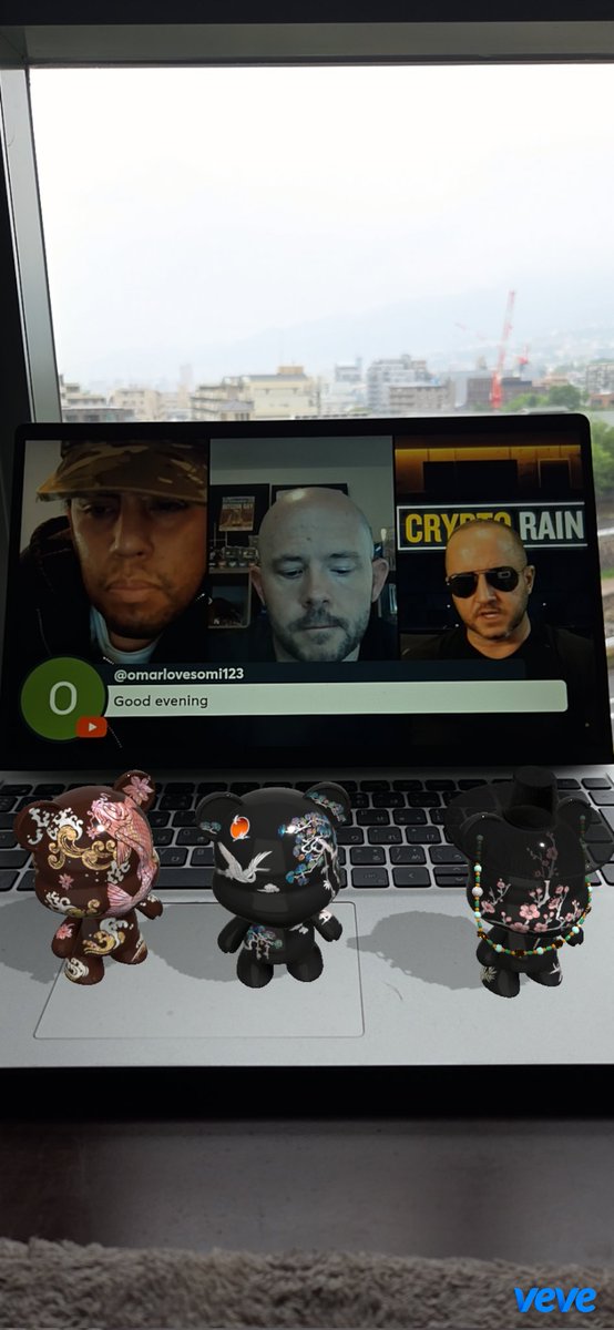 Veve_Kiwi's tweet photo. Loving the new AR function on @veve_official , listening to the #omihomies @RealRandyChavez  @DrOfStuff @CryptoRainn https://t.co/ZEapTMBaz3