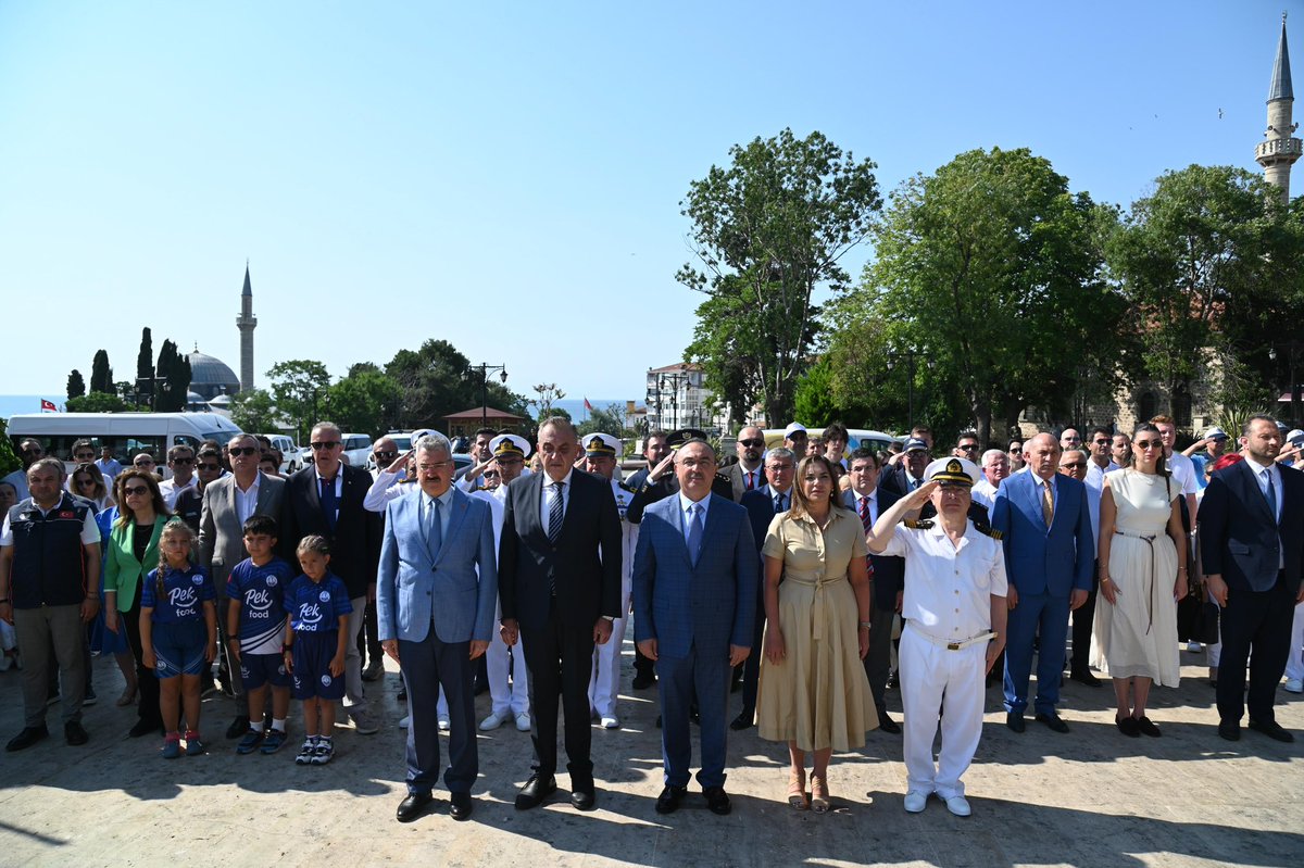 CandanYceer's tweet photo. 1 Temmuz Denizcilik ve Kabotaj Bayramı kapsamında düzenlenen çelenk sunma törenine katıldık. 

Denizlerimizdeki egemenliğimizin ve bağımsızlığımızın simgesi olan 1 Temmuz Denizcilik ve Kabotaj Bayramı kutlu olsun. ⚓ https://t.co/egxdnu4RfO