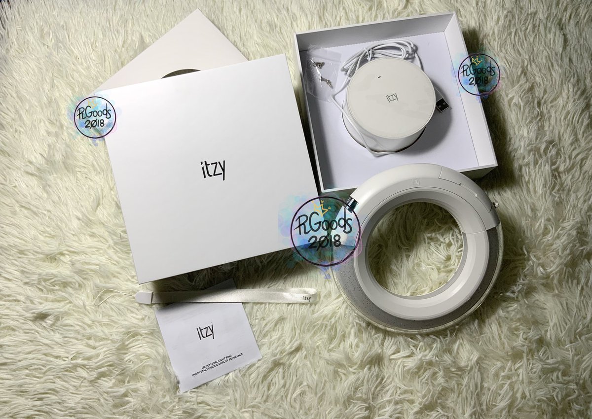 RGoods2018's tweet photo. 🎁 พร้อมส่งค่ะ 🇹🇭 #แท่งไฟ

ทันคอน #ITZY_TUNNELVISION_BKK

ITZY - OFFICIAL LIGHT RING Ver.1
🚨1,450 บาท รวมส่ง ems

ITZY - OFFICIAL LIGHT RING Ver.2
✅PhotoCard Set Withmuu
🚨1,650 บาท รวมส่ง ems

✅ สนใจ dm ได้เลยค่ะ

#ตลาดนัดitzy #ตลาดนัดอิทจี 
#ตลาดนัดมิดจี https://t.co/ctak5drNxx