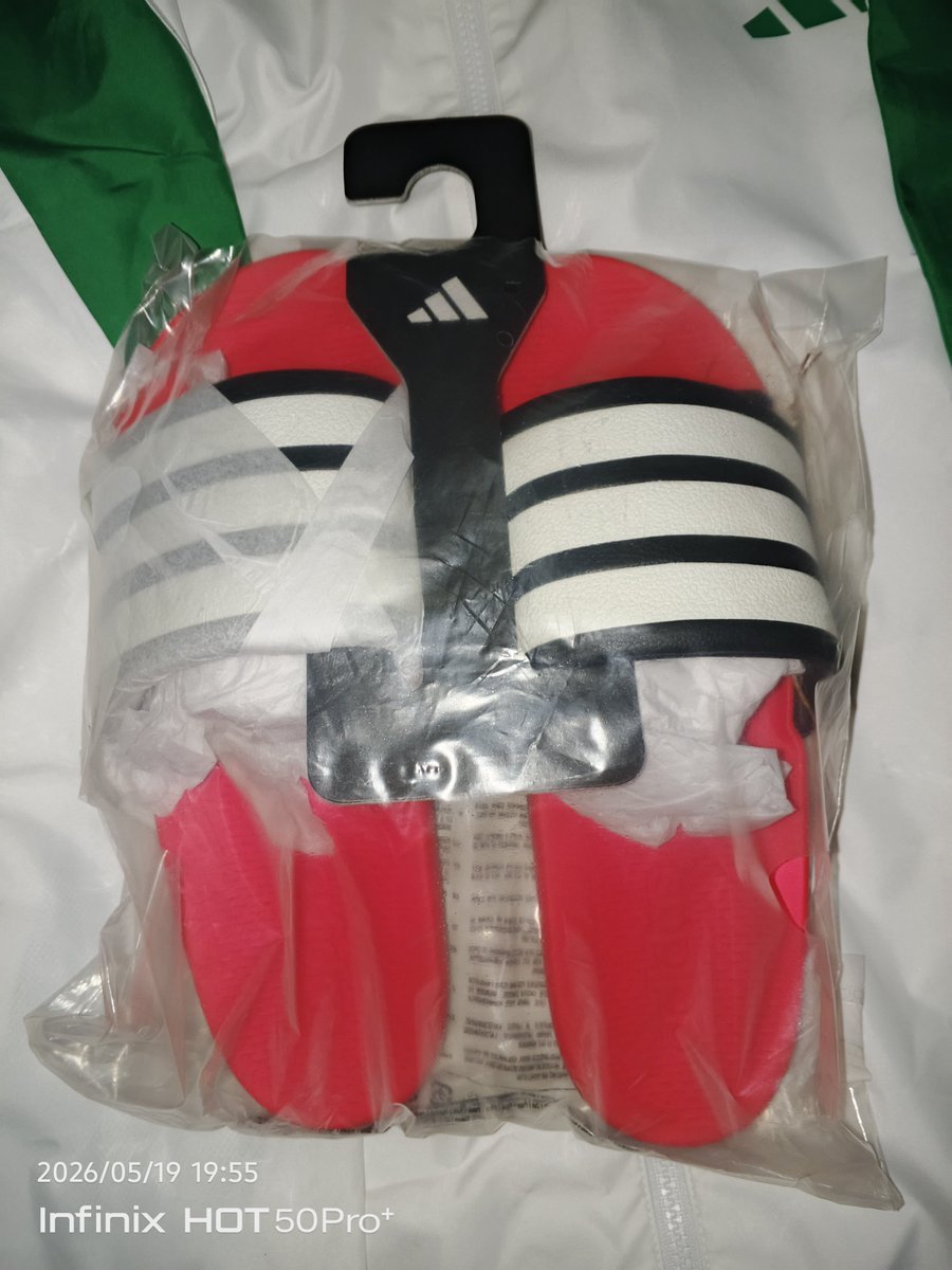 darahmerahREDS's tweet photo. Barang kali ada yang minat guys .
Sendal adidas ukuran 43 kondisi baru lepas 500k nego
Jaket adidas ukuran 2xl kondisi bekas 2 kali pakai 750k nego
Sepatu adidas superstar II kondisi baru harga 1.5jt nego.
Di bantu guys di share https://t.co/A1uLzmJr8j