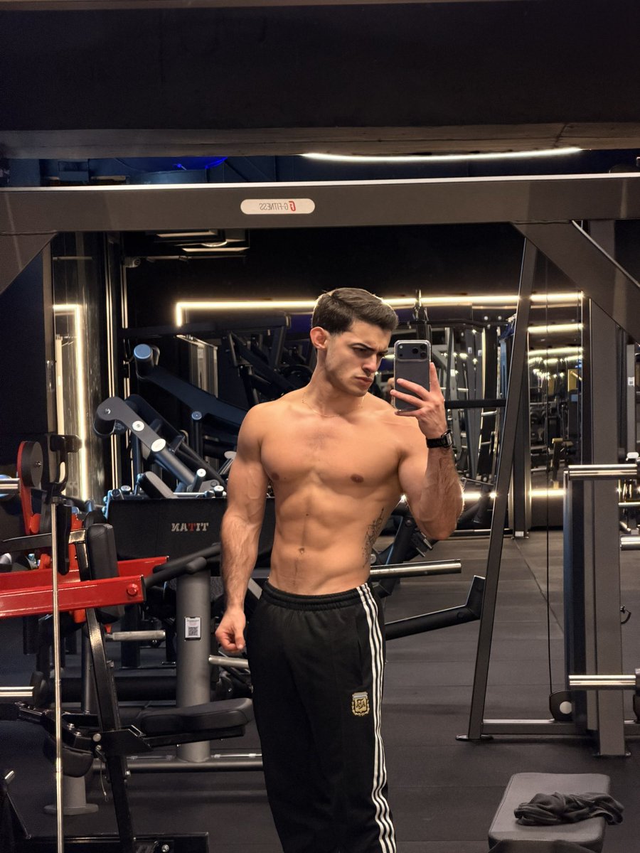 ValentinOnlyy's tweet photo. Entrenamos ? 👀🦍 #valentinmagallanes https://t.co/OgXI3JFdAs