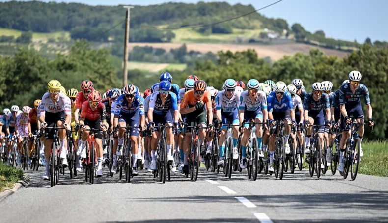 DelmaciodeConit's tweet photo. 📢 Setmana gran a #Cunit!
🚴‍♂️ Diumenge 5/07: El Tour de França (Caravana 12:41h | Ciclistes 14:40h).
📜 Dissabte 11/07: Xerrada "Ultramar en el record" i vídeo d'Arbas.
📌 Organitza: Grup d'Estudis Cunitencs.
ℹ️ Llegiu el programa complet aquí: https://t.co/swc3e423cZ https://t.co/HEaDzyhAXk