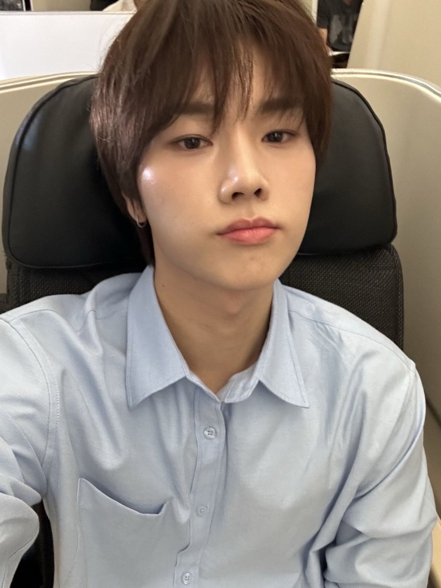 xhvlookup's tweet photo. rambutnya mirip jadi kebayang kjs koko koko scbd yang kalo ngantor selalu pake longsleeve cuff dikancing rapi sampe looknya jadi culun padahal aslinya ngumpetin tato https://t.co/W3u0UYyH3n
