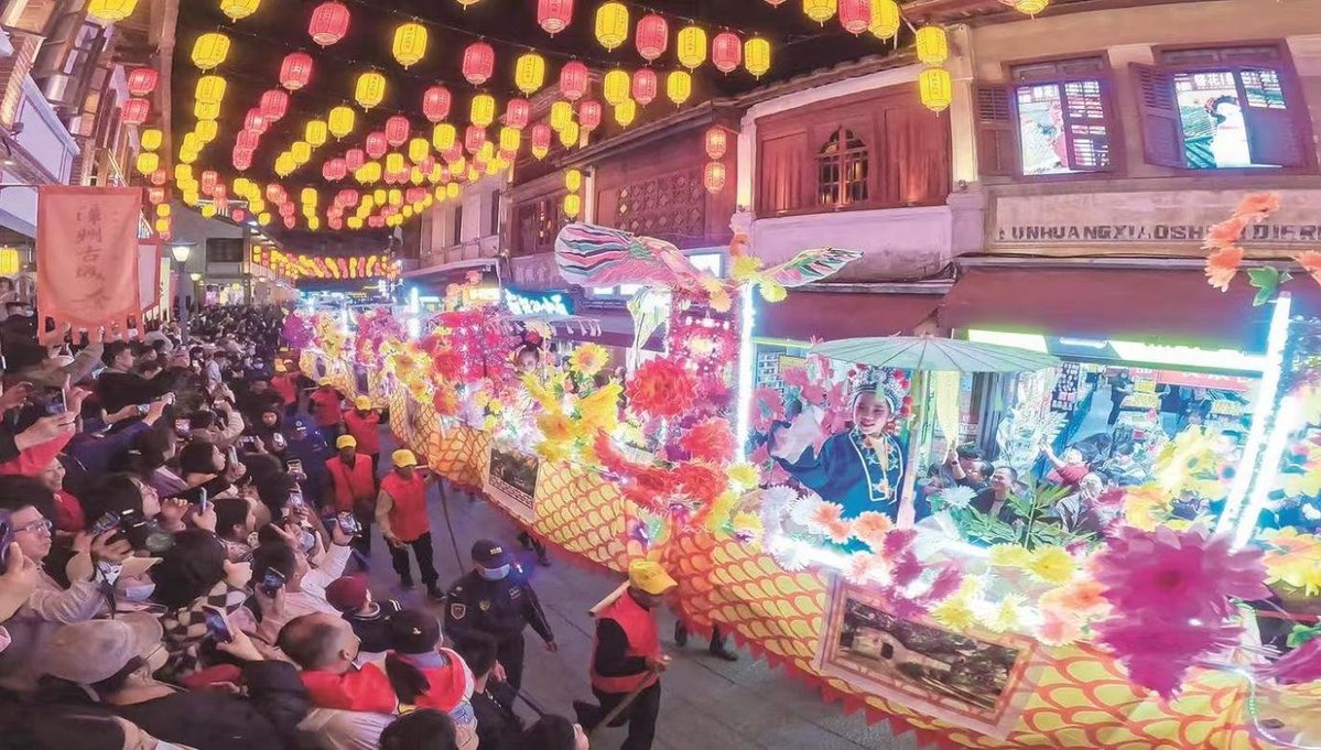 HeySeaFujian's tweet photo. Some cities tear down the old to build the new. Zhangzhou chose restoration.
Its thousand-year-old ancient town, with red-brick arcades and swallow-tailed roofs, was carefully restored. Now it’s a living museum and vibrant cultural hub.

#CPC105 #Fujian #Zhangzhou https://t.co/9fOW1OhtDG