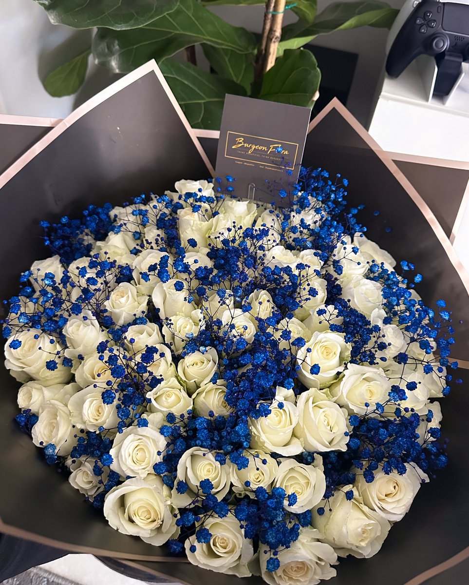 Givenkazeni's tweet photo. 🤍💙 https://t.co/gf05SmzsII