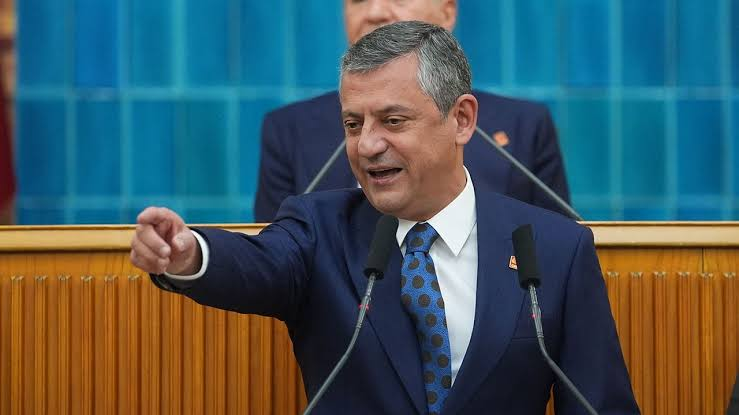 etkilihaberyeni's tweet photo. CHP'li 30 il yönetimi, Özgür Özel'in kendi illerini de ziyaret etmesi için talepte bulundu. (Mustafa Balbay) https://t.co/7j5s2h6swl