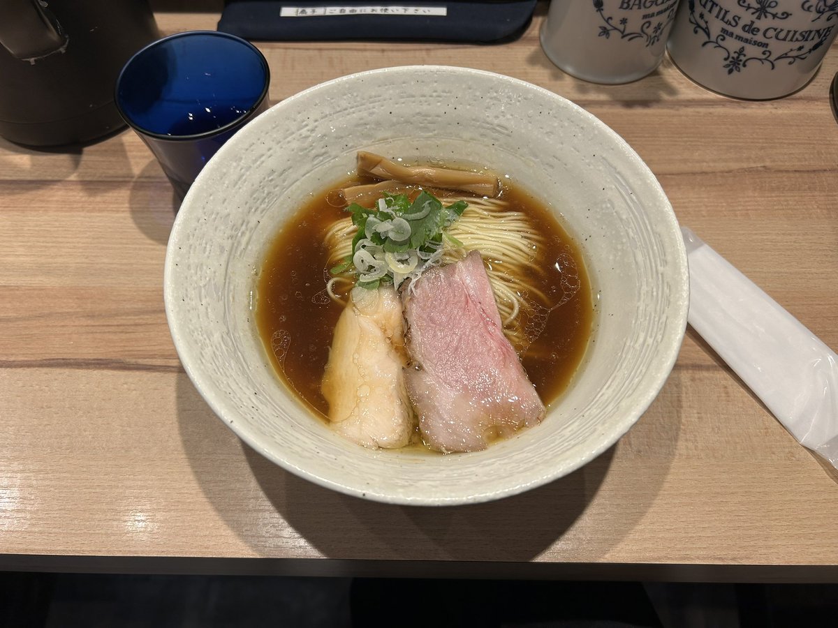 mrch97's tweet photo. 彩音（SIGN）に行ってきました！
あっさり派もコッテリ派も納得の美味しさであっという間に完食してしまきました
この中毒性は癖になりますね🍜
#彩音 https://t.co/BqKeQKycbP