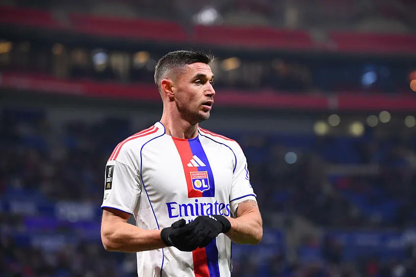 TeDd_McNulty's tweet photo. Selon Transferfeed, Roman #Yaremchuk ne souhaite pas rester à l'Olympiakos et verrait d'un bon œil un retour à l'@OL . Les 2 clubs n'ont pas trouvé d'accord, l'OL ne voulant pas mettre les 5M€ D'OA. Un dossier qui pourrait rebondir dans les semaines à venir ? https://t.co/bqRxoi4g6a