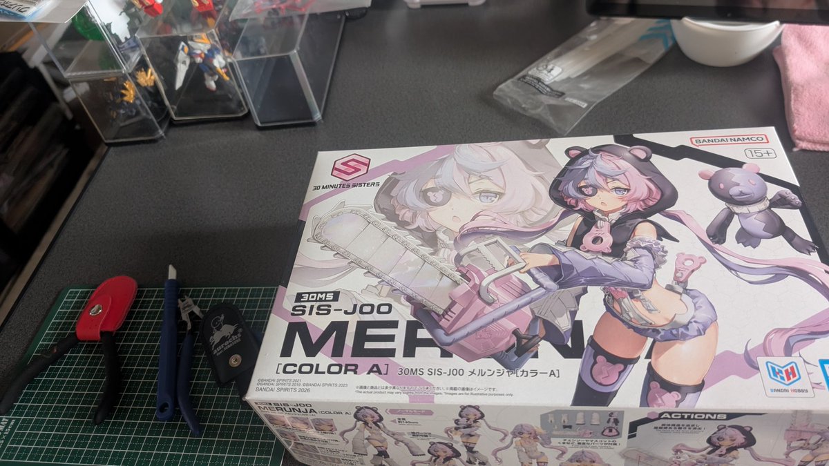 railgunzero0608's tweet photo. F91の周回＆ケロロ軍曹見ながら…
メルンジャちゃん組みます💕
30MSはこの子が始めてかな？作るの？
#30MS
#メルンジャ https://t.co/yURjA2qStE