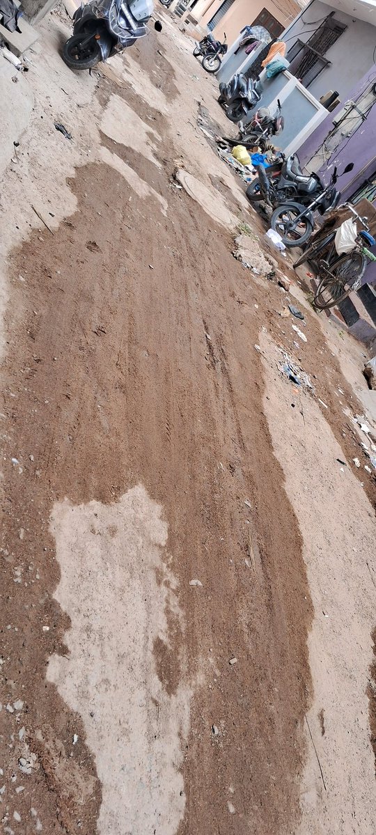 omer082103's tweet photo. @asadowaisi @kausarmohiuddin @GHMCOnline @CommissionrGHMC 
Dear respected honest officers,  why this street is getting neglected no sweepers are visiting, no proper road from 3 years same condition, all wastes are dumping here is our MLA will be active at only election time? Golc https://t.co/drOsTqLi7M