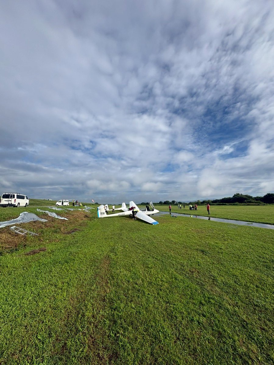 waseda_aviation's tweet photo. 【6月下旬合宿】

こんにちは！早稲田大学航空部です！
6/24-6/28にかけて、妻沼滑空場にて6月下旬合宿を実施しました！

今合宿は、台風による雨のため訓練が難航する日が続きましたが、少しでも多くのフライトを飛ばせるよう協力し合うことができました。

【成果】
2年大屋　2ndソロ✈️

#早稲田大学 https://t.co/KOp3OJAb5V