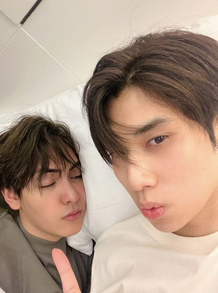 sunflwforjd_'s tweet photo. Its my first time seeing this pic myy cutiess😭🎀

#JoongDunk https://t.co/j4ZE0pHA4B