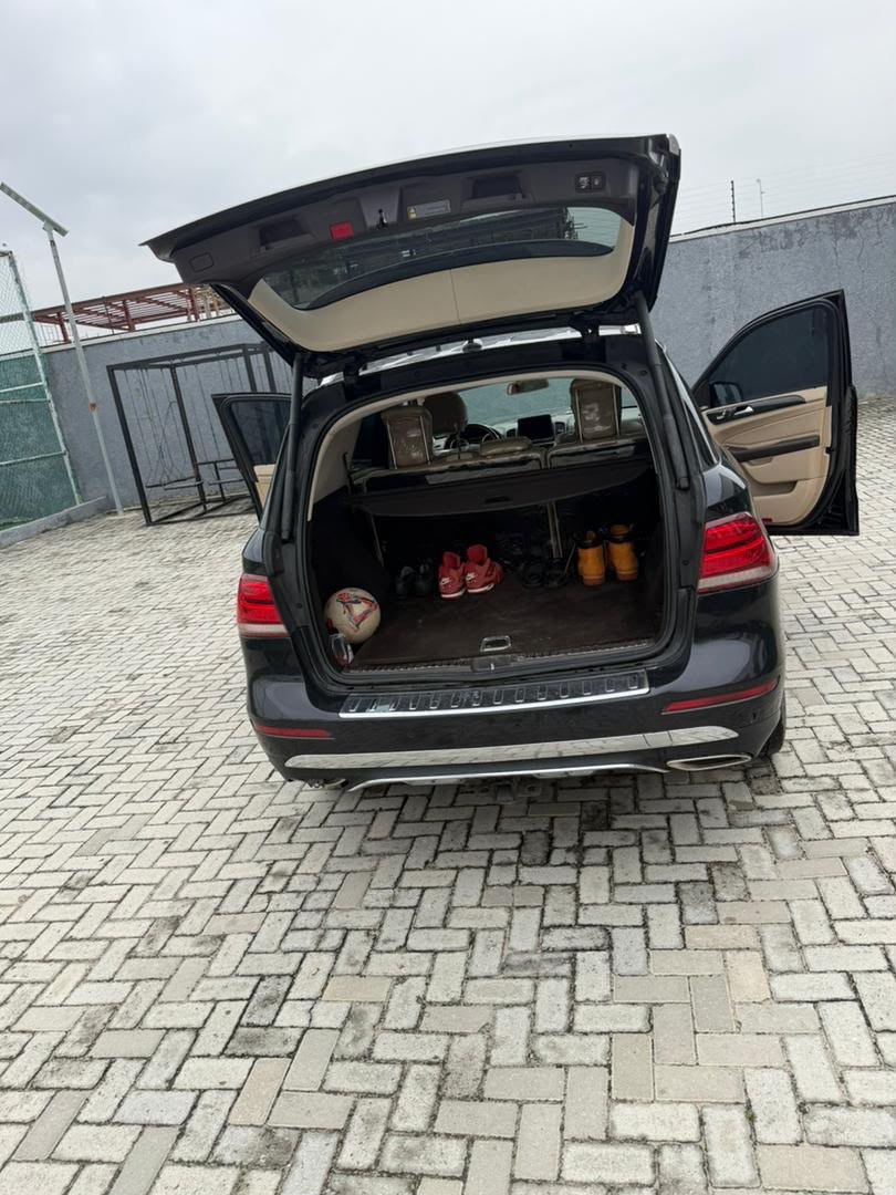diekolaabosede's tweet photo. Distress distress sell 
Registered GLE2016
Few years used  
Price 21M  last 
Owner needs money like this 

Location AJAH
@naija_pr
@instablog9ja
@gistloversblog1
@AsakyGRN
 #NigeriaCars #LagosCars #Tokunbo #AutoSales #Lekki #AbujaCars #CarDeal #UsedCarsNigeria https://t.co/LovbuXDUoM