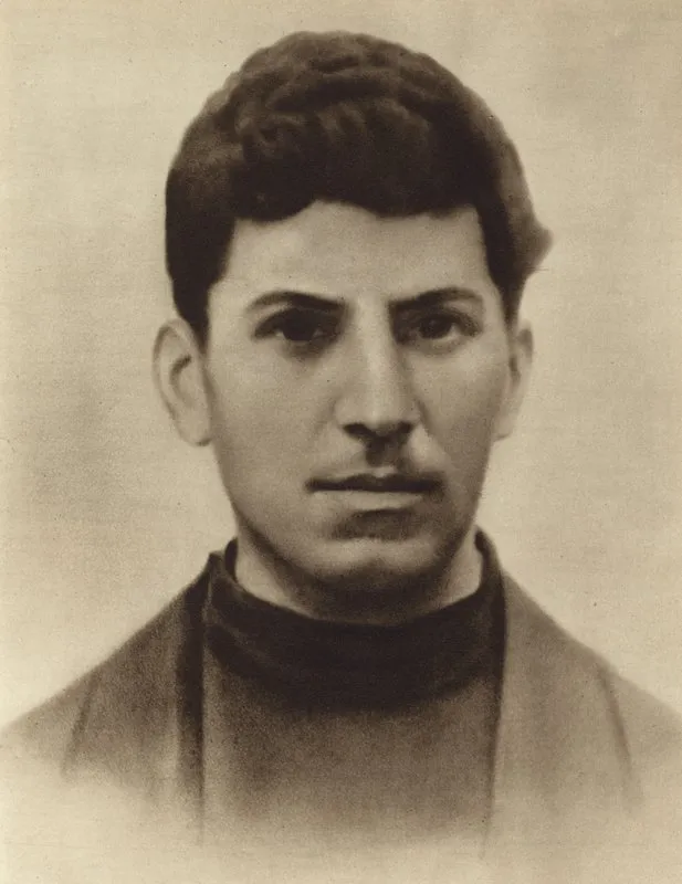 nadidefotograf's tweet photo. Joseph Stalin 17 yaşında, rahiplik eğitimi almak için Tiflis Ruhban okuluna katılırken, Gürcistan, 1896 https://t.co/iiUvo9MQrv