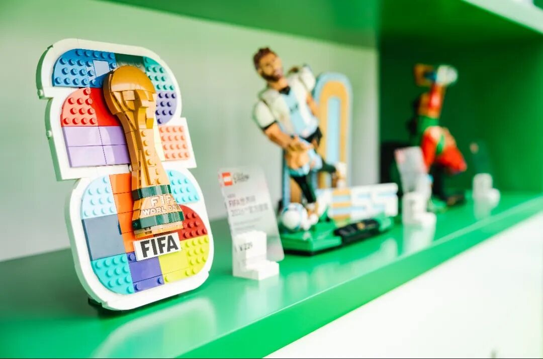 XuhuiShanghai's tweet photo. More than 200,000 LEGO bricks and 1,200 build hours went into the 3.1-metre FIFA World Cup Trophy model displayed at Gate M West Bund Dream Center. The pop-up also featured shirt-building activities and football scenes based on four star players. https://t.co/YNVDBV52fg