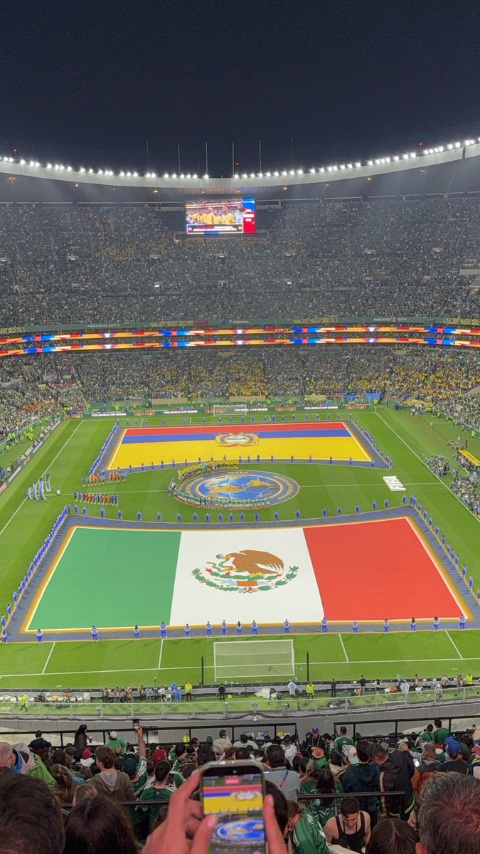 CampechanoPost's tweet photo. 🚨#UltimaHora: Estuvimos en el
Partido de hoy entre México 🆚 Ecuador 🇪🇨 en el estadio Azteca y le puedo decir que fue una locura lo que se vivió , la gente cantando y no dejó de apoyar en cada momento , del
Partido no le hablo usted lo vieron , un México 🇲🇽 que se devoró a Ecuador