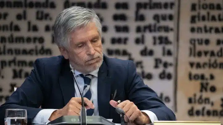 justiciaGCPN's tweet photo. Marlaska debería cesar de su cargo al igual que la directora de la Guardia Civil tras acreditarse que uno mintió y la otra se reunió con la fontanera del PSOE en su campaña de destruir la UCO. https://t.co/ivFY7ykBgQ