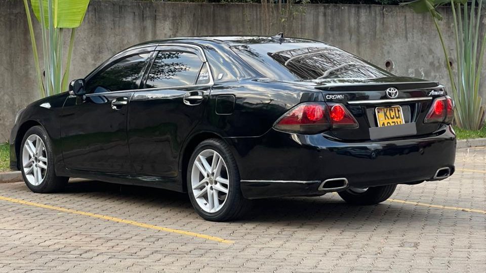 Hey__Z's tweet photo. Toyota crown Athlete
2012 model
2.5L  v6 engine
Automatic 

Push to start.Parking sensors .8 way powered seats both passanger and driver ,original crown stereo system with DVD/Bluetooth compatibility.Retracting /winker side mirror. 
Reverse camera

💰KES 1,280,000
📞0705150821 https://t.co/bMNvGlN5WE