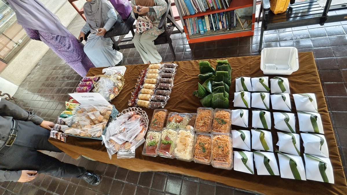 Library_USMKK's tweet photo. 30/6/2026 | SELASA
Perut kosong masa kelas/study?
Jom mulakan pagi korang dengan lebih bertenaga di PHT!
Free Breakfast For Students!  
Menerusi inisiatif “We Care, We Share”, kami agihkan sarapan percuma buat semua pelajar yang hadir ke PHT. 
#sustainability
#SustainabilityUSM https://t.co/dv9BqugYON