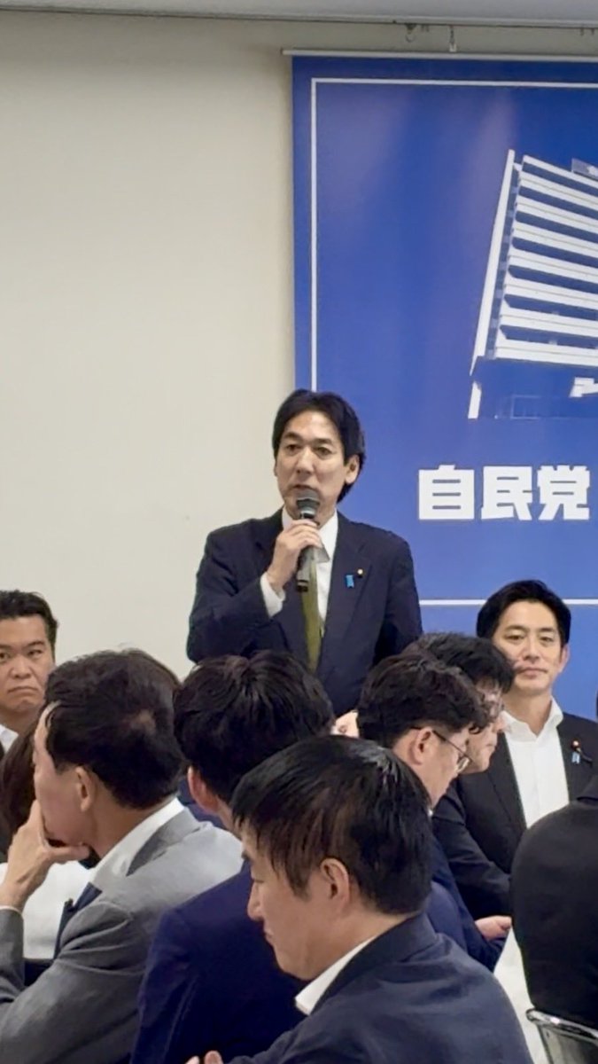 minoru_kiuchi's tweet photo. 本日、自由民主党、日本維新の会において、政府の「骨太方針2026」「日本成長戦略」「規制改革実施計画」の原案が議論されました。

私も両党のそれぞれの会議の冒頭に出席し、担当大臣として挨拶いたしました。
両党には、今月中の閣議決定に向けて、所得増・消費マインド改善・事業収益増といった好循環を生む「強い経済」や、新たな経済財政運営へ抜本転換するための責任ある積極財政に基づく「中長期経済財政計画」などについて力強い議論をしていただければ幸いです。

#骨太方針 #日本成長戦略 #責任ある積極財政 #強い経済 #城内みのる #サナエノミクス