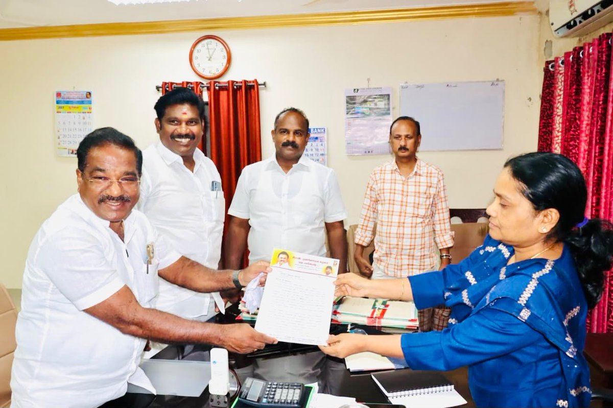 BOOTHALINGAMPI3's tweet photo. கன்னியாகுமரி மாவட்டத்தில் தொடக்க வேளாண்மை கூட்டுறவு கடன் சங்கம் சார்பில் விவசாயிகளுக்கு வழங்க வேண்டிய வட்டி இல்லா விவசாய கடனை உடனடியாக வழங்கிட வேண்டி கன்னியாகுமரி மாவட்ட கூட்டுறவு இணைப்பதிவாளர் மற்றும் மத்திய கூட்டுறவு வங்கி மேலாண்மை இயக்குனர்  அவர்களை கன்னியாகுமரி கிழக்கு https://t.co/oBRfoKhVz2