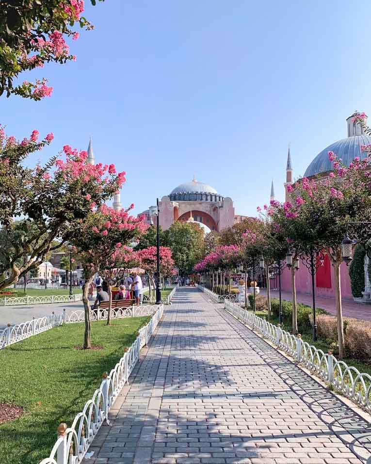 aviajarblog's tweet photo. Guía completa para viajar a Estambul con niños: planes, consejos y mapas

Estambul es un crisol de culturas e historia único en su tipo repleto de cosas divertidas y memorables que hacer con los niños. 

https://t.co/BndiCZ37HM

#estambul #turquía https://t.co/H90c2hoj45