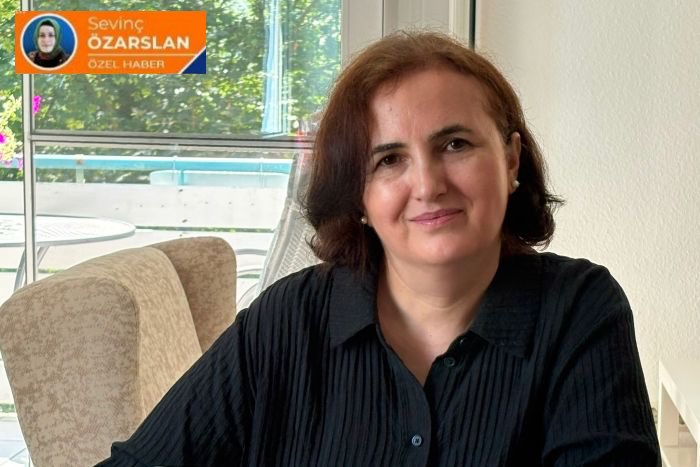 odakdunyam's tweet photo. Cezaevinden cenazesi çıkan bir emniyet müdürü, koğuş avlusuna bırakılan tehdit mesajı ve aydınlatılamayan 8 yıl…

KHK’lı Hâkim Sevda Güven, eşi Zeki Güven’in Sincan 1 No’lu F Tipi Cezaevi’ndeki şüpheli ölümünün ardındaki karanlığı ve yaşadıkları zulmü anlattı. https://t.co/lVAcRyff9Q