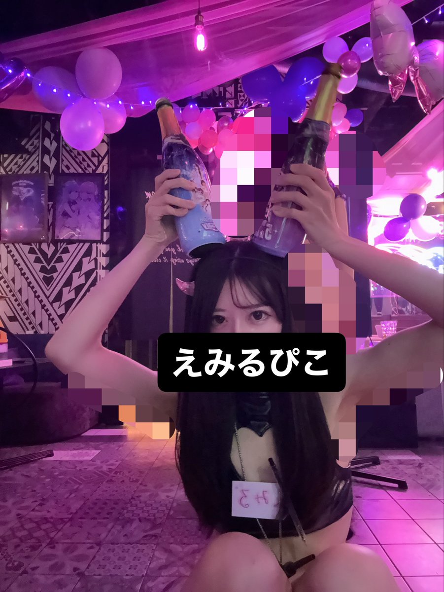 Emiru_Abyss's tweet photo. 周年イベントたのぴーまんの肉詰め（※2年食べていない）
あと周年オリシャンめっちゃうまい、味が。どれくらい美味いかって、サイ㊙️リヤ？とかいうとこのろドリンクバーにあったら積極的に選ぶくらいにはうまい
2枚目、先輩方無許可で載せるの申し訳ないのでほとんどモザイクです https://t.co/O5gjT2Naz0