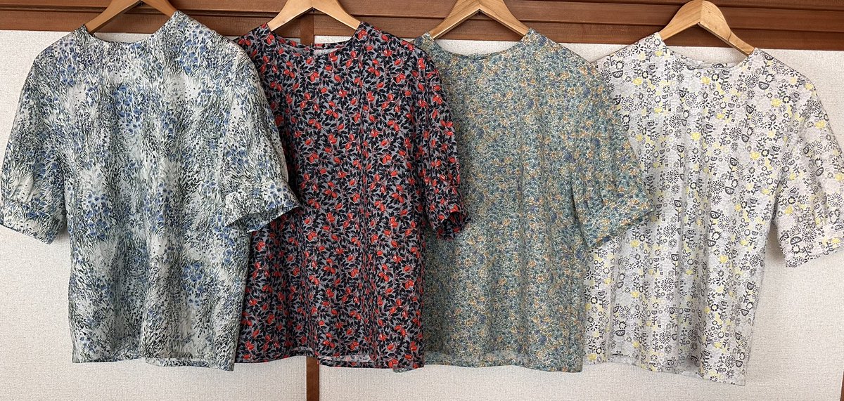 jamijamiplus's tweet photo. ニヒル牛さんの洋品展にブラウスを追加納品(送付)しました。明日到着予定です。
(左端と3番目は綿ローンで薄めの生地、2番目と右端はUSAコットンで綿ローンよりも少ししっかりした生地です) https://t.co/DLndCvjvf2