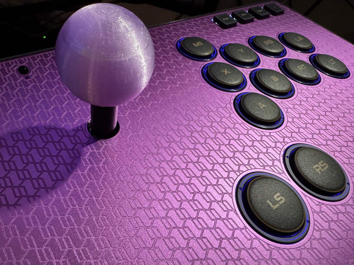 Machete24X's tweet photo. @Clive_Frog_2_0 Made a recessed ball top, much better now. Now just gotta sand it so that the under side is smoother on the hand 😆 https://t.co/ofZU1xZ6UF