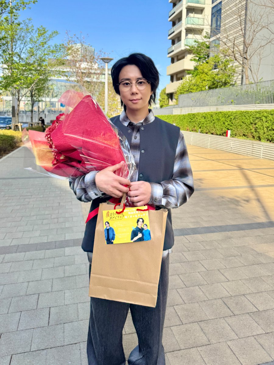 premiere23_tx's tweet photo. ━━━━━━━━━━━✖✖
#📷うまダメ オールアップ❤️‍🩹🧷
✖️✖ ━━━━━━━━━━━

親子揃って一緒にオールアップ💐💫
❑ 緒方誠士役 #北山宏光 さん
❑ 緒方凪咲役 #大谷日南実 さん

『#産まない女はダメですか？
DINKsのトツキトオカ』

📌最終回TVerで配信中❕
https://t.co/bCRRP4QrG1 https://t.co/ihxBdpZ3oh