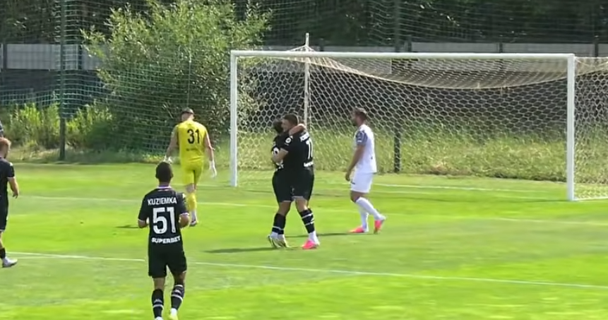 NikodemCygan's tweet photo. 🔴Duarte perfekcyjnie dośrodkowuje do Jordiego Sáncheza, a ten strzałem głową kieruje piłkę do siatki! 
Zaledwie kilka sekund później Duarte ponownie daje o sobie znać strzela piłką i trafia do niemal pustej bramki. Jest już 2:0! Świetny początek. https://t.co/AqSFvFz5Xg