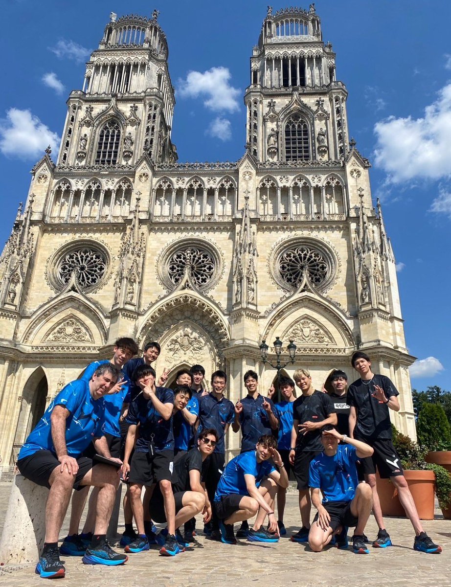 yuranamore's tweet photo. HWAAAAAA RJN RECREATED THIS PHOTO 😭😭😭🫶🏻✨️🇯🇵

RJN in Orléans 🇲🇫
Thankyou guyssss 🥹💖

From this:                                      To this: https://t.co/kxljPxvZnc