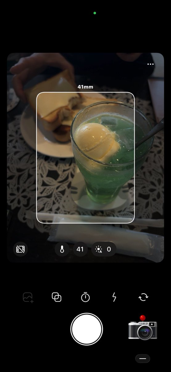 s2_com1's tweet photo. クリームソーダが濁っていく https://t.co/GJI8EF7NcF