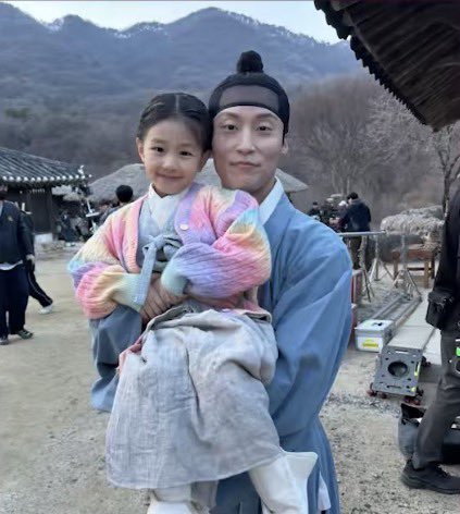 nam_chichi's tweet photo. 허남준 아빠미 개미쳤네 https://t.co/PoyyQodH0u