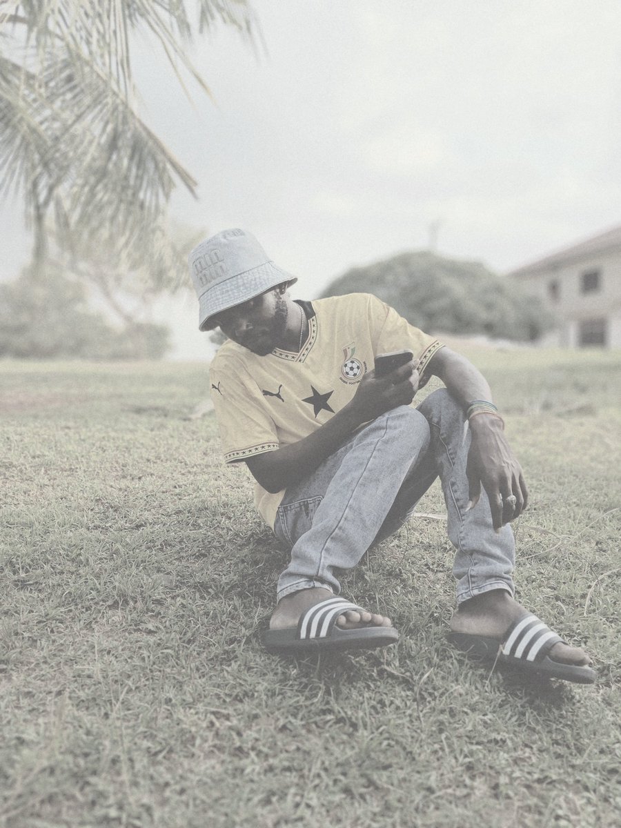 Dakyemusic_'s tweet photo. Happy New Month people.🚀☁️ https://t.co/JL8XBTwrrO