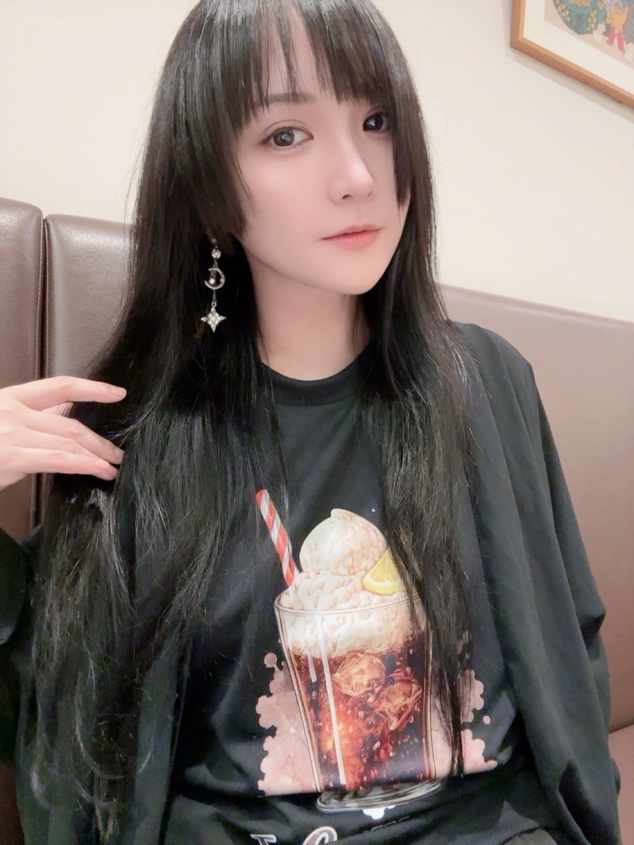 michal666jp's tweet photo. #kayaBURGER 
キャップやラグランTシャツもあるよ🧢👕
ラグランかわいいから好き❤️(でもバンドでは作りづらい！)
この柄は『バーガーの調味料』🧂
ど真ん中にエフェクターが来てるのが
🎸×🍔のブランドらしさだね✌️

https://t.co/5TGKOg5HrU

アイス好きな人は #Micafe へどうぞ❤️
ワイはドライTシャツ着用してます！

https://t.co/8YaeqMFmQm
