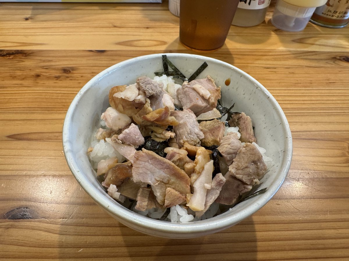 gachan_iku's tweet photo. 王道の印　富山家
初訪問🍜
吉村家直系のはじめやと王道家グループの富山家��県内で選ぶ楽しみが増えましたね。
期待以上の旨さでした。
YouTubeでは清水代表にドヤされてたけど、お店の運営、接客もとてもよかったです😄 https://t.co/FOPmX0hTVq