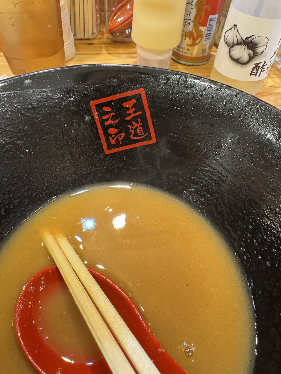 gachan_iku's tweet photo. 王道の印　富山家
初訪問🍜
吉村家直系のはじめやと王道家グループの富山家��県内で選ぶ楽しみが増えましたね。
期待以上の旨さでした。
YouTubeでは清水代表にドヤされてたけど、お店の運営、接客もとてもよかったです😄 https://t.co/FOPmX0hTVq